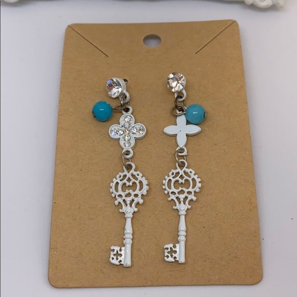 Fashion post earrings - Picture 3 of 5